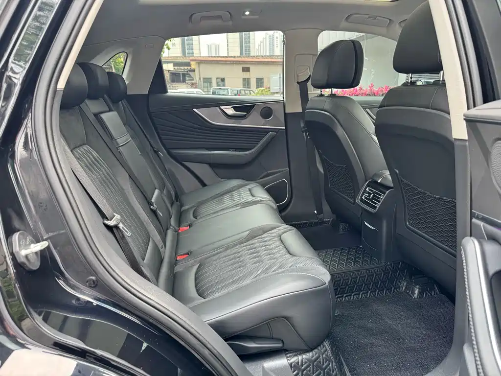 Hongqi HS5 2023 2.0T Qixiang Pro version купить на сайте DeffCars