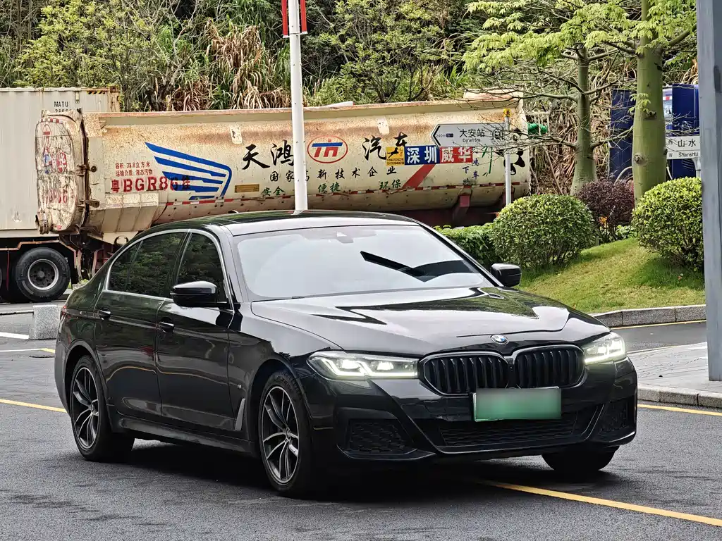 BMW 5 Series New Energy 2021 535Le M Sports Package купить на сайте DeffCars