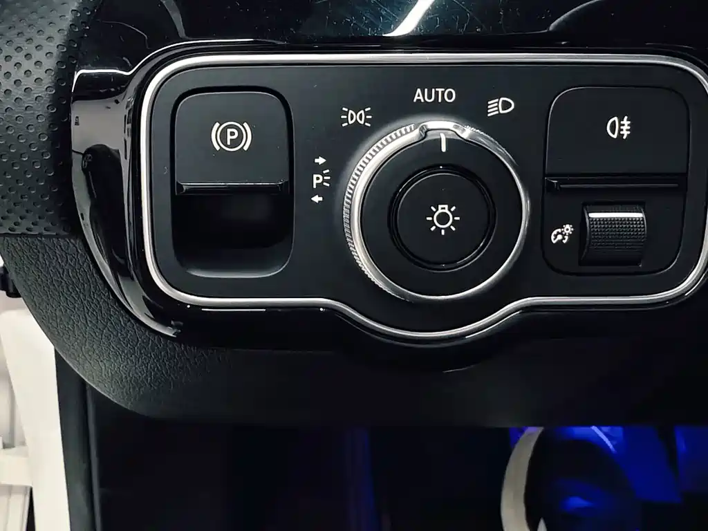 Mercedes A-Class 2022 Triple A 200 L Sport Sedan Fashion Edition купить на сайте DeffCars