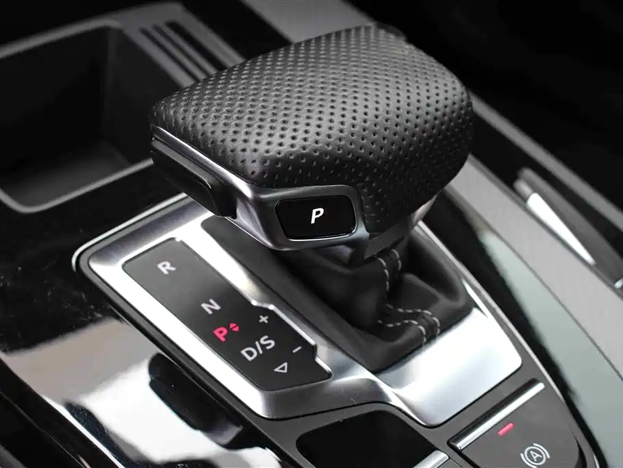 Audi Q5L 2024 40 TFSI luxury and dynamic model купить на сайте DeffCars