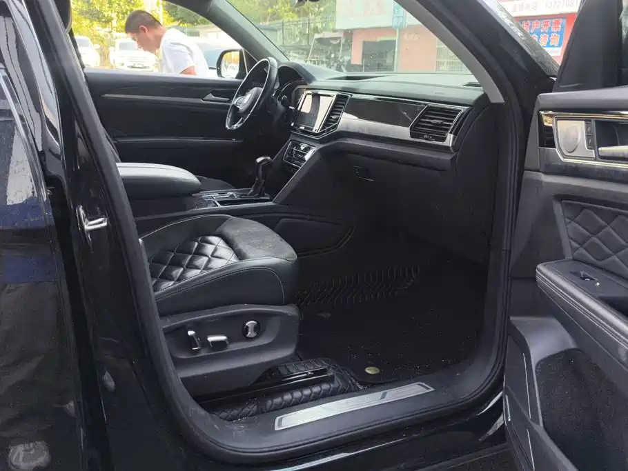 Touron 2019 Touron X 330TSI 2WD Premium Deluxe Edition купить на сайте DeffCars