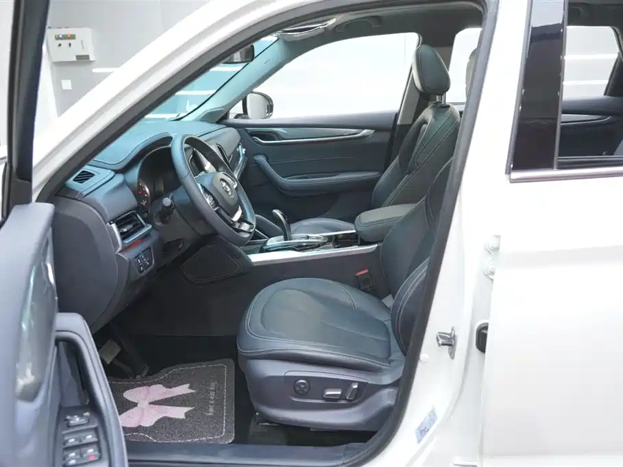 Zhonghua V7 2018 280T DCT premium type 5 seats купить на сайте DeffCars