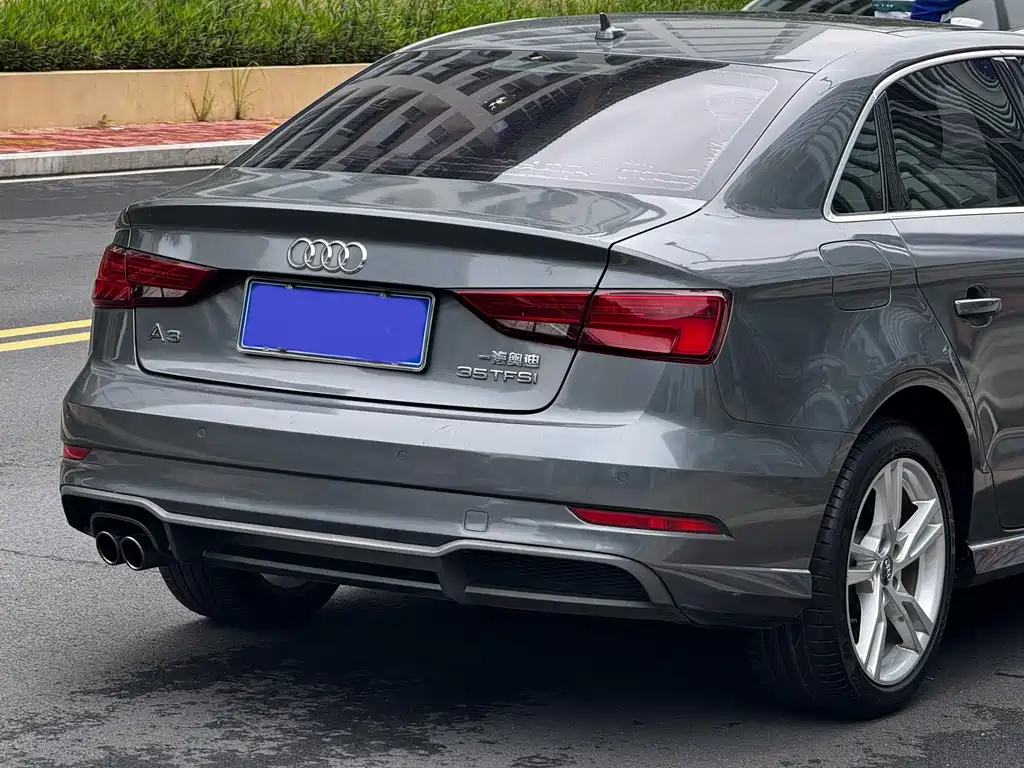 Audi A3 2018 30th Anniversary Limousine 35 TFSI Fashion купить на сайте DeffCars