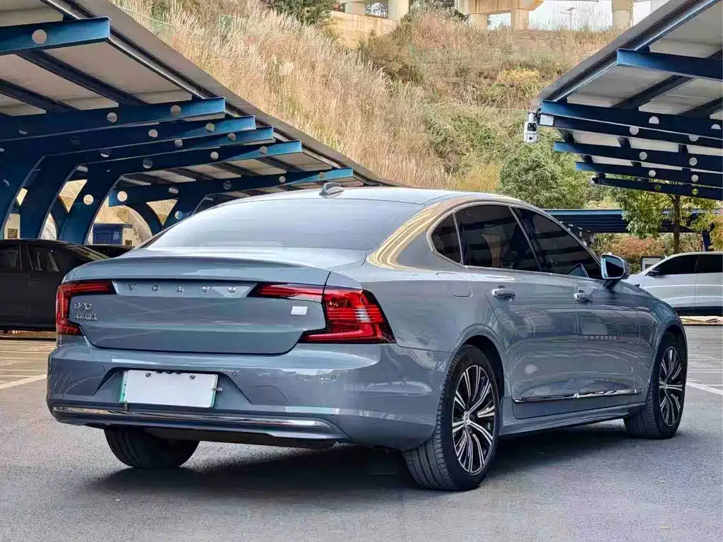 Volvo S90 Plug-in Hybrid 2022 T8 E-Drive Hybrid Zhiyi Luxury Edition купить на сайте DeffCars