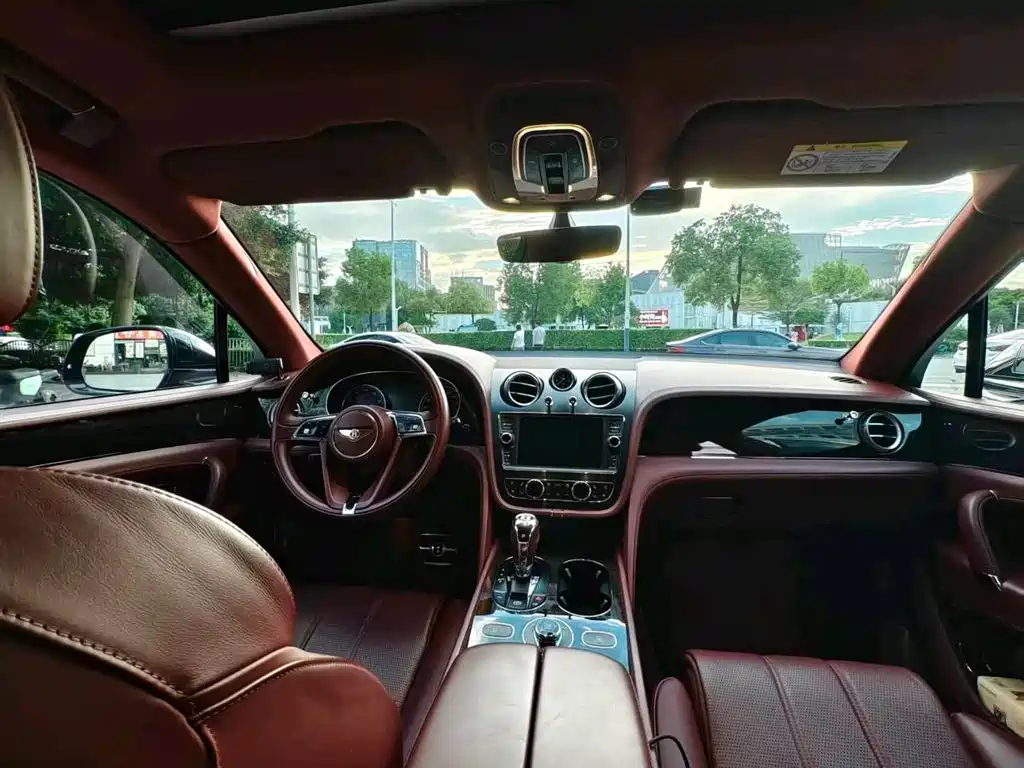 Bentayga 2018 4.0T V8 купить на сайте DeffCars