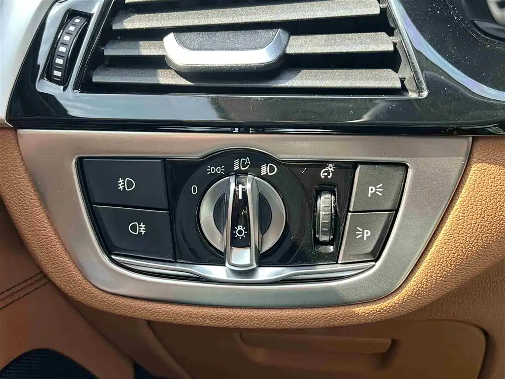 BMW 6 Series GT 2018 630i Luxury Design Package купить на сайте DeffCars