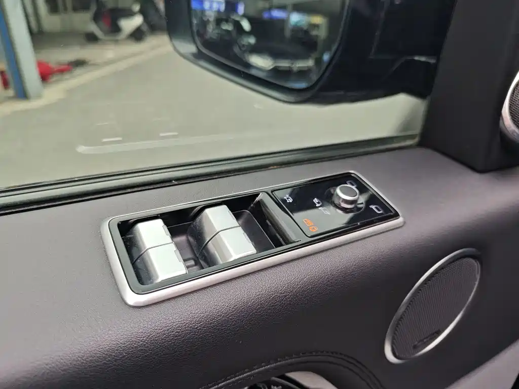 Range Rover 2021 3.0 L6 Legend Extended Classic Edition купить на сайте DeffCars