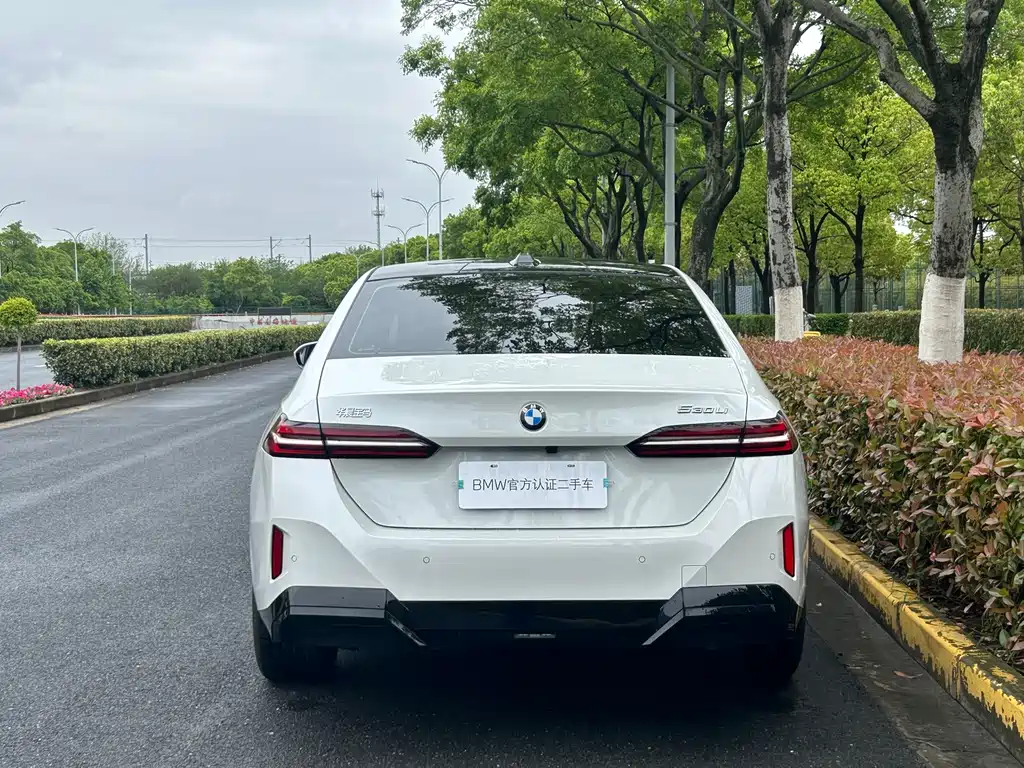 BMW 5 Series 2025 530Li Leading M Sports Package купить на сайте DeffCars
