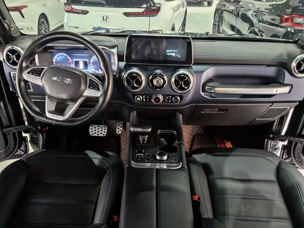 Beijing off-road BJ40 2020 2.0T automatic two-wheel drive city hunter version knight type купить на сайте DeffCars