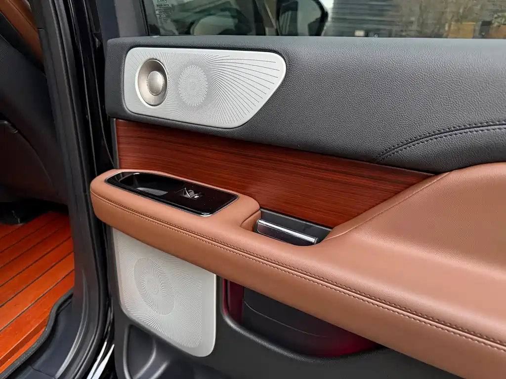 Navigator 2022 3.5T Long Axis Presidential Edition купить на сайте DeffCars