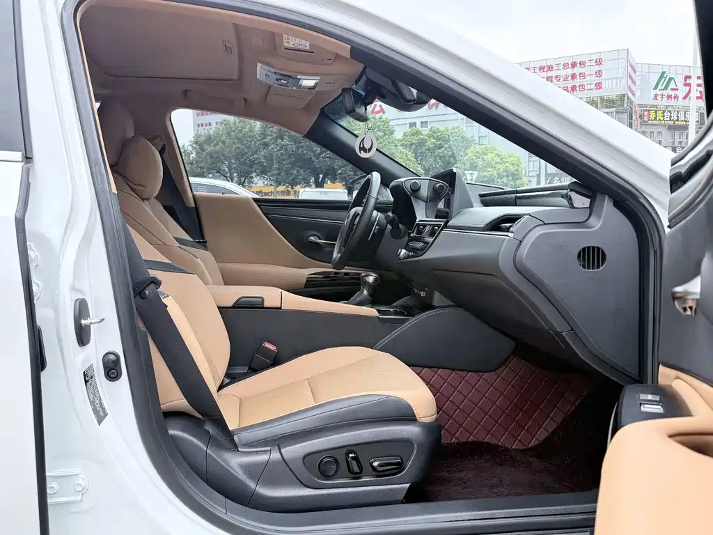 Lexus ES 2023 260 Excellence Edition купить на сайте DeffCars