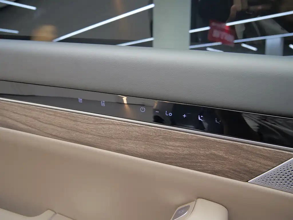 Zhijie R7 2025 extended range 251km Max купить на сайте DeffCars