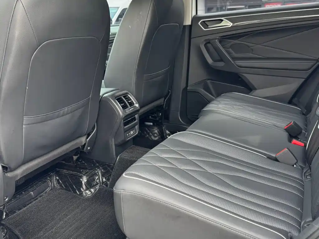 Tiguan L 2023 330TSI automatic two-wheel drive R-Line version купить на сайте DeffCars