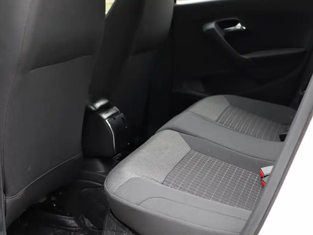 Polo 2016 1.6L automatic comfort model купить на сайте DeffCars