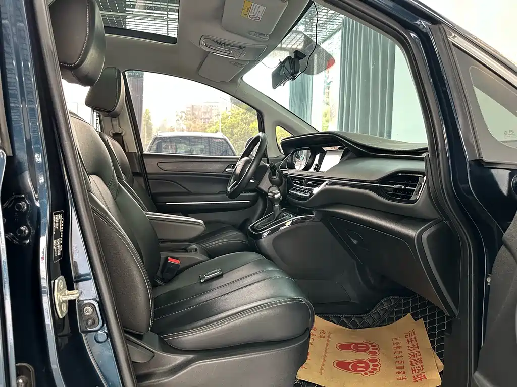 Trumpchi M6 2019 270T Automatic Exclusive Edition (seven seats) National V купить на сайте DeffCars