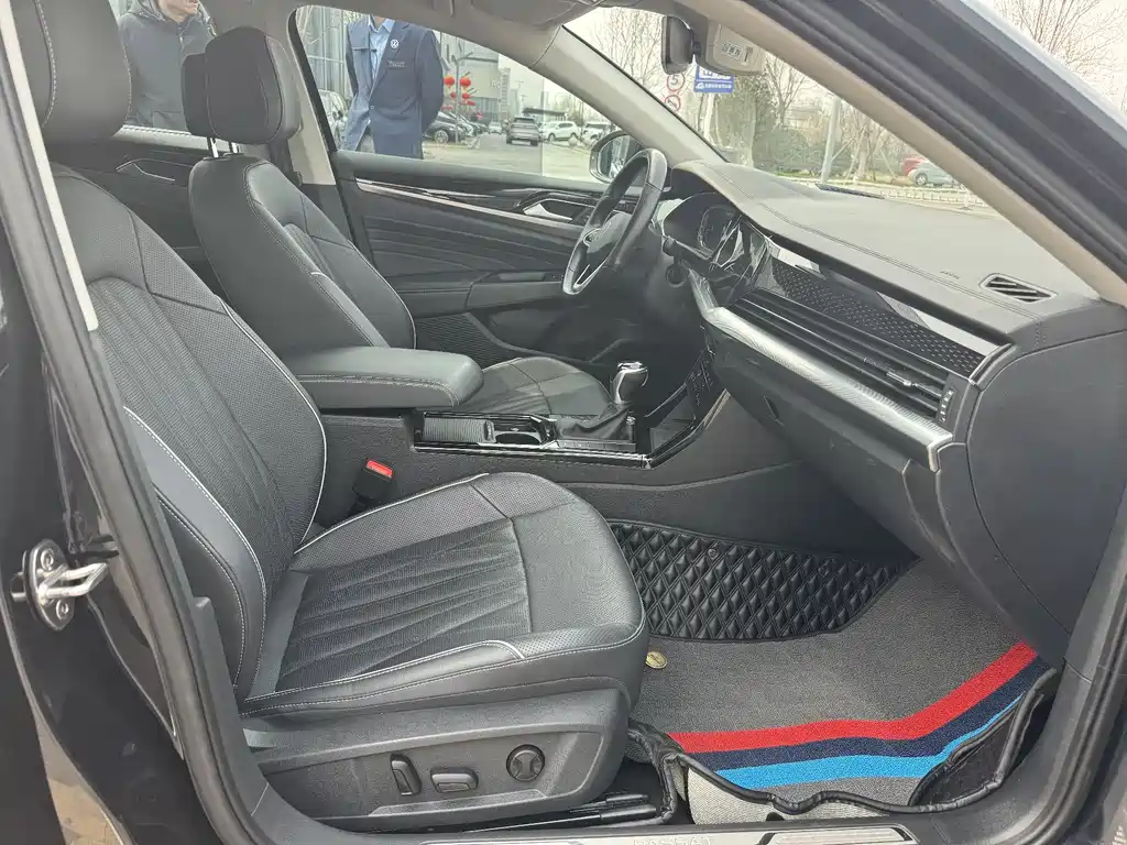 Passat 2022 330TSI Deluxe Edition купить на сайте DeffCars