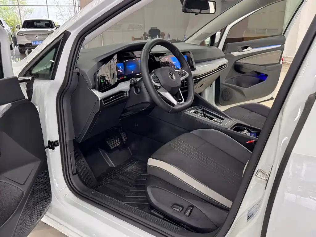 Golf 2023 facelift 280TSI DSG Pro купить на сайте DeffCars