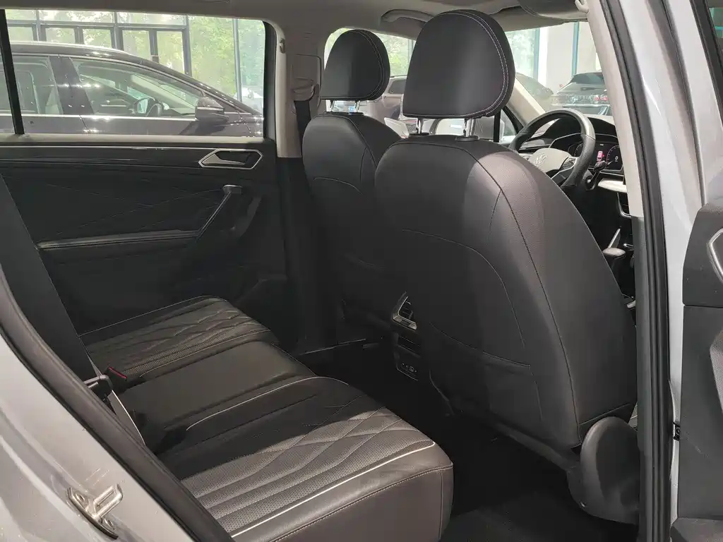 Tiguan L 2022 330TSI automatic two-wheel drive R-Line version купить на сайте DeffCars