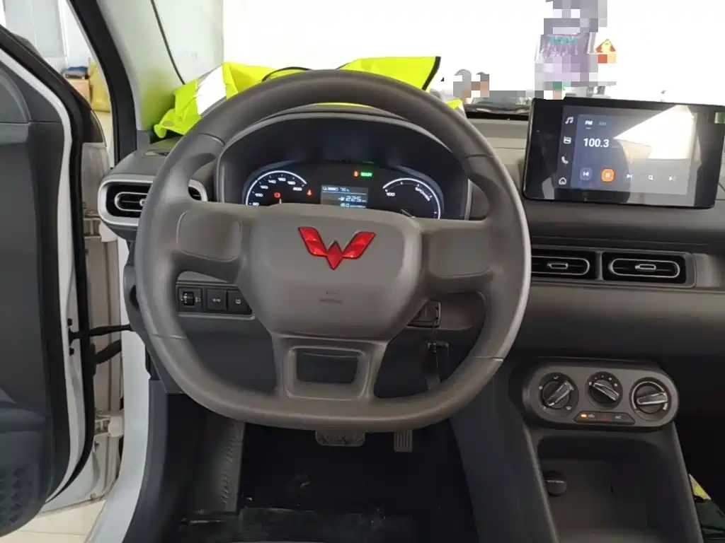 Hongguang New Energy 2024 Pure Electric Version 300KM Standard Type купить на сайте DeffCars