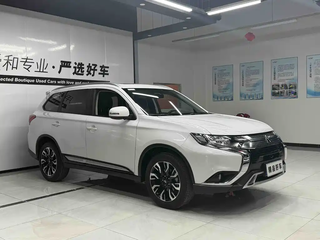 Outlander 2019 2.0L 2WD Enjoyable Edition 5 seats National V купить на сайте DeffCars