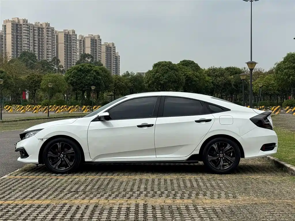 Civic 2019 220TURBO CVT combustion version National VI купить на сайте DeffCars