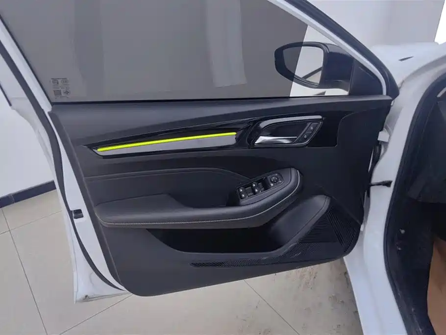 Roewe i5 2021 1.5L manual platinum version купить на сайте DeffCars