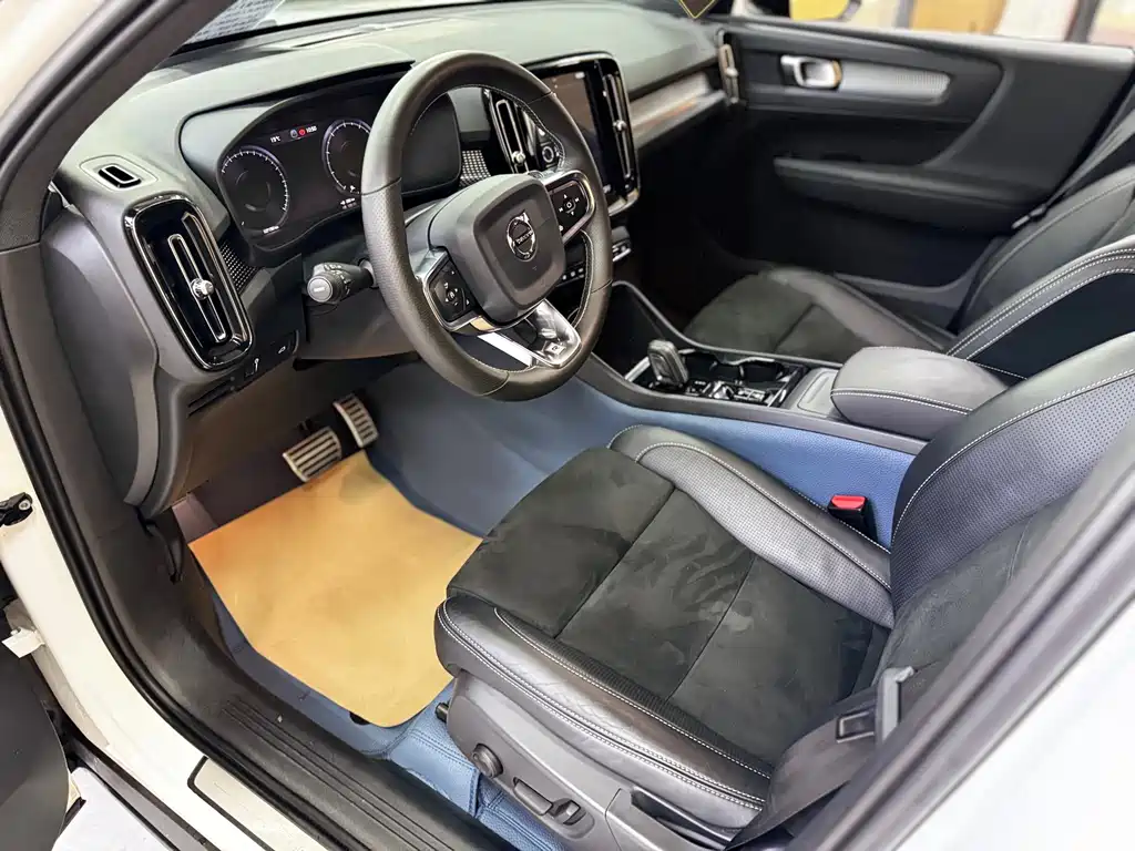 Volvo XC40 2020 T4 four-wheel drive Zhiyuan Sport Edition купить на сайте DeffCars