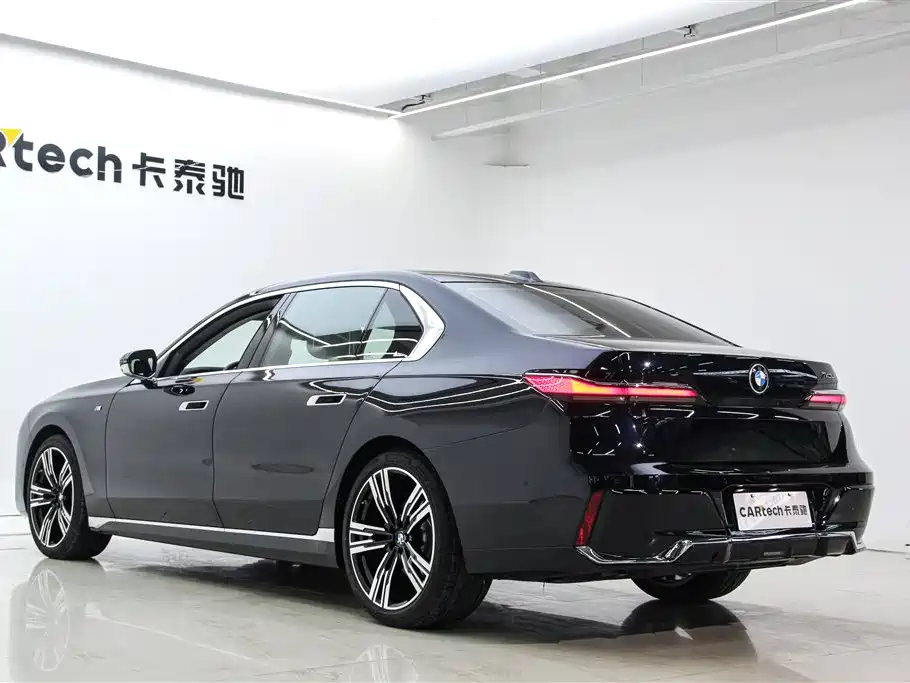 BMW 7 Series 2023 740Li Leading M Sports Package купить на сайте DeffCars