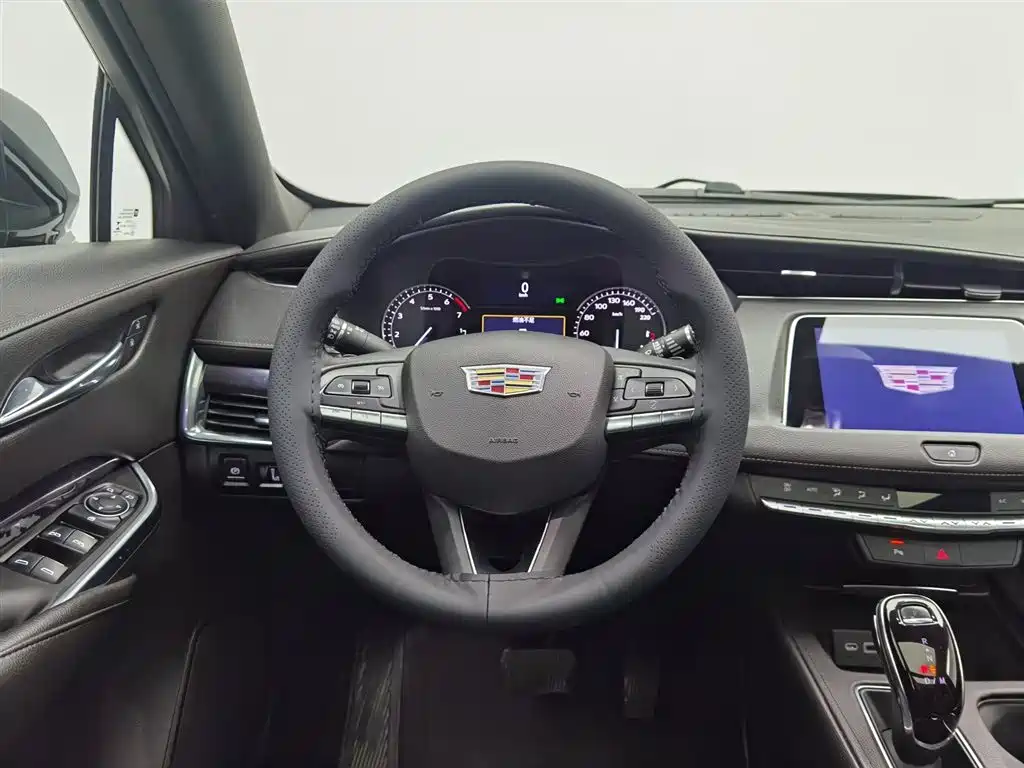 Cadillac XT4 2021 28T two-wheel drive technology купить на сайте DeffCars