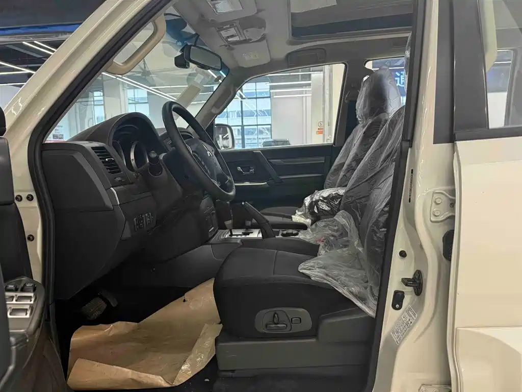 Pajero imported 2020 3.0L automatic standard version купить на сайте DeffCars