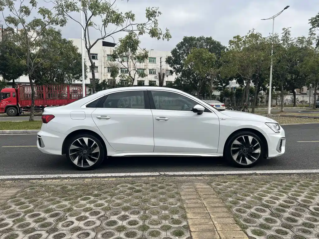 Audi A3 2023 A3L Limousine 35 TFSI Fashionable and Sporty купить на сайте DeffCars