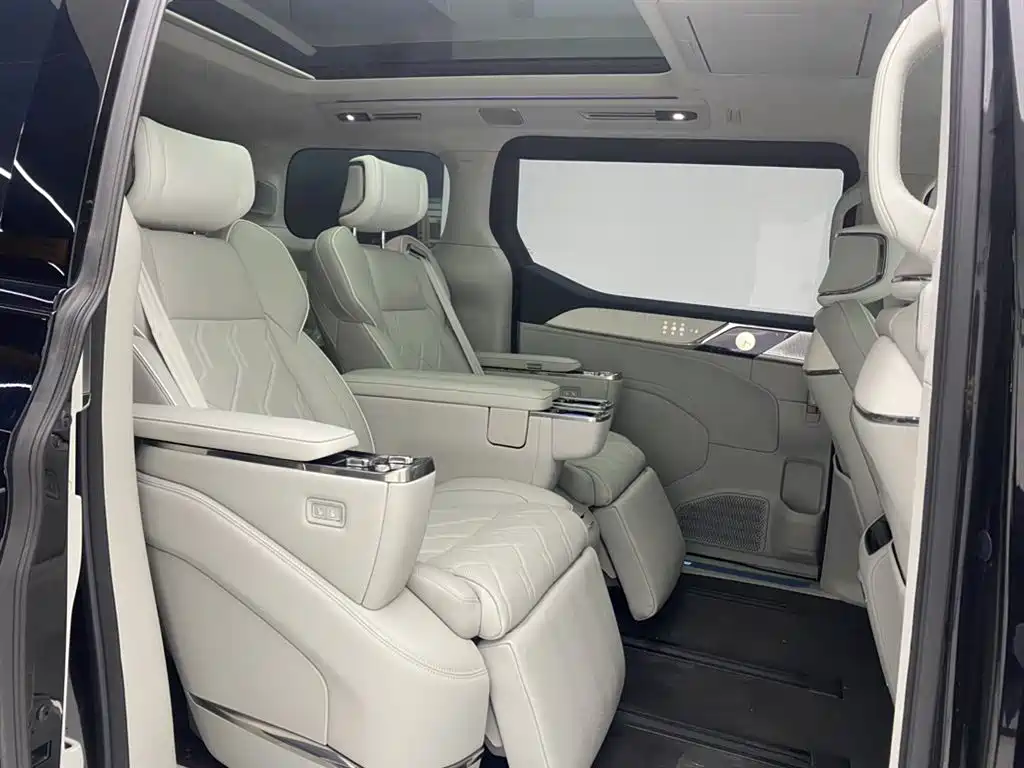 Volvo EM90 2025 Ultra six-seater купить на сайте DeffCars