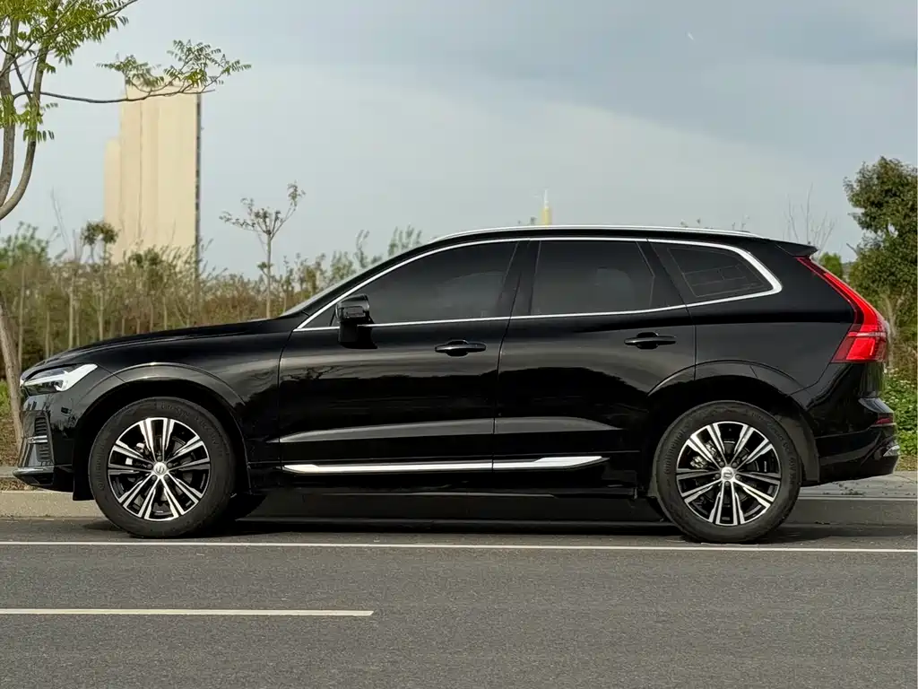 Volvo XC60 2022 B5 four-wheel drive Zhiyuan Deluxe Edition купить на сайте DeffCars