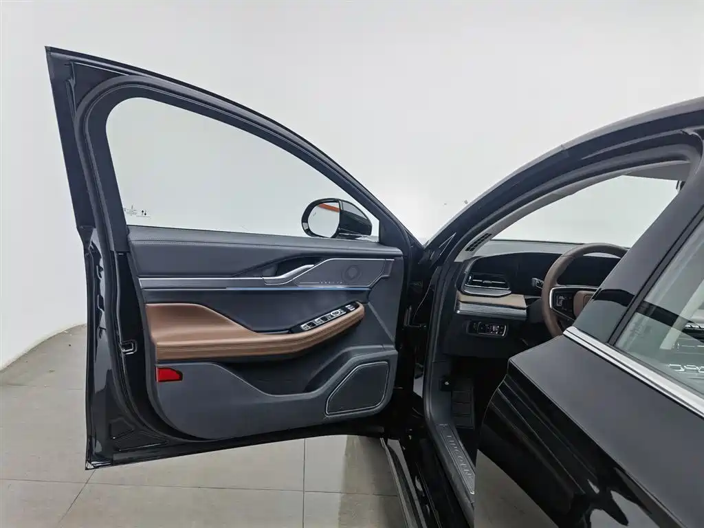 Lincoln Z 2025 2.0T Premium Hybrid Edition купить на сайте DeffCars