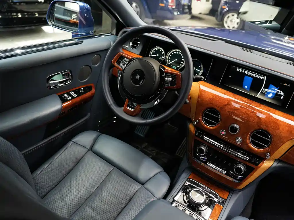 Phantom 2018 6.7T long wheelbase version купить на сайте DeffCars