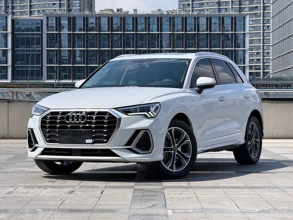 Audi Q3 2022 40 TFSI Fashionable and Dynamic купить на сайте DeffCars