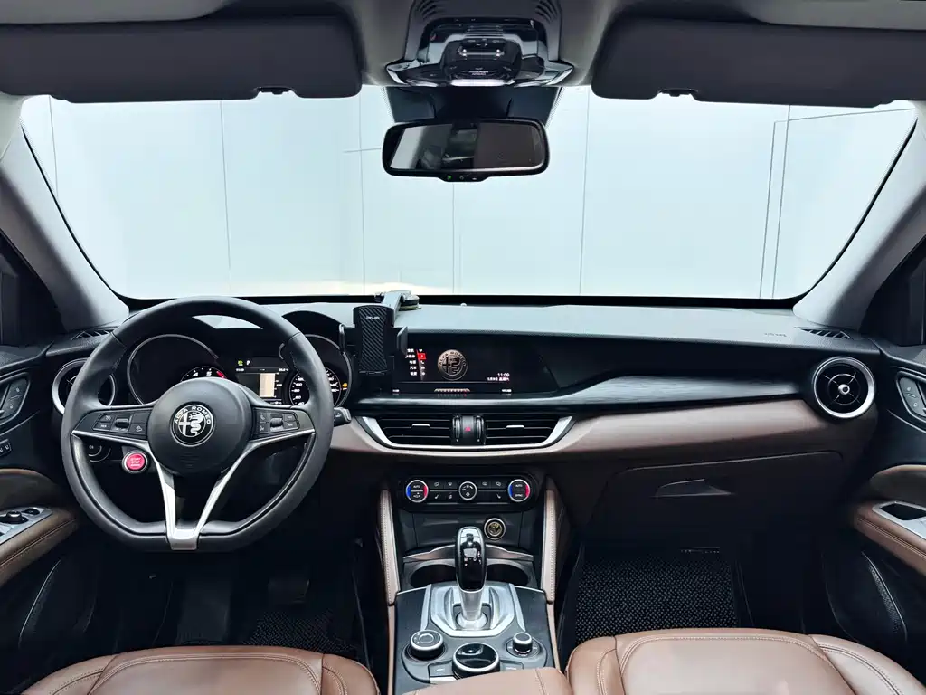 Stelvio 2017 2.0T 200HP Deluxe Edition купить на сайте DeffCars