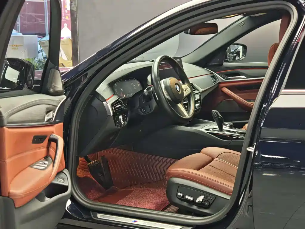 BMW 5 Series 2023 530Li Exclusive M Sports Package купить на сайте DeffCars