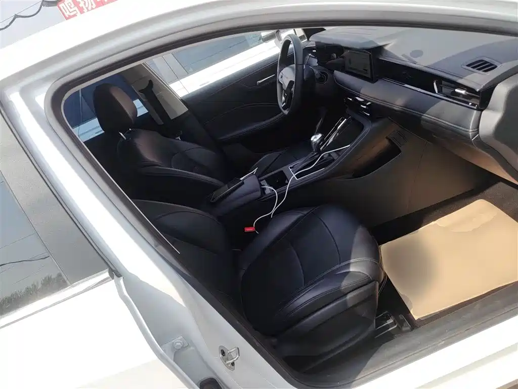Roewe i5 2023 1.5L CVT Premium Edition купить на сайте DeffCars