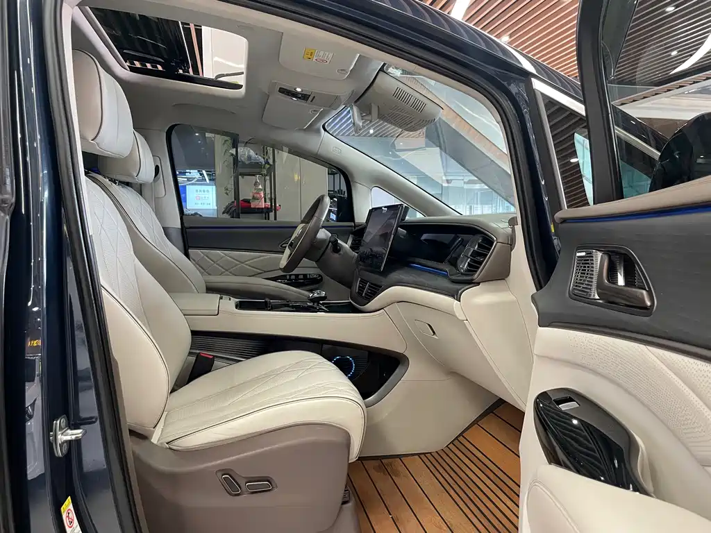 Denza D9 2022 DM-i 970 four-wheel drive premium model купить на сайте DeffCars