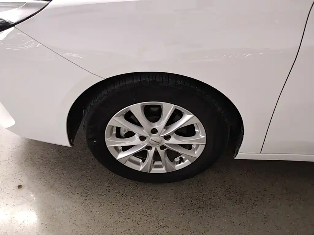 Roewe i5 2023 1.5L Manual Comfort Edition купить на сайте DeffCars
