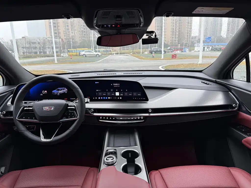Cadillac XT5 2025 2.0T luxury model купить на сайте DeffCars