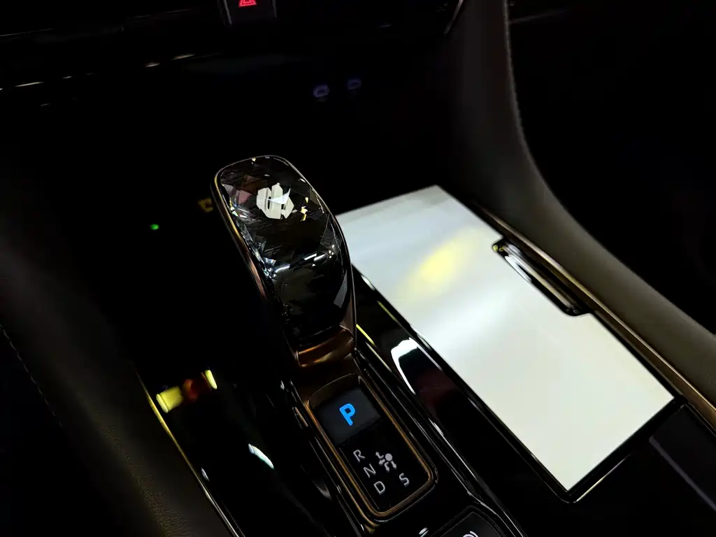 Alfa 2025 Dual Engine 2.5L Premium Gold Edition купить на сайте DeffCars