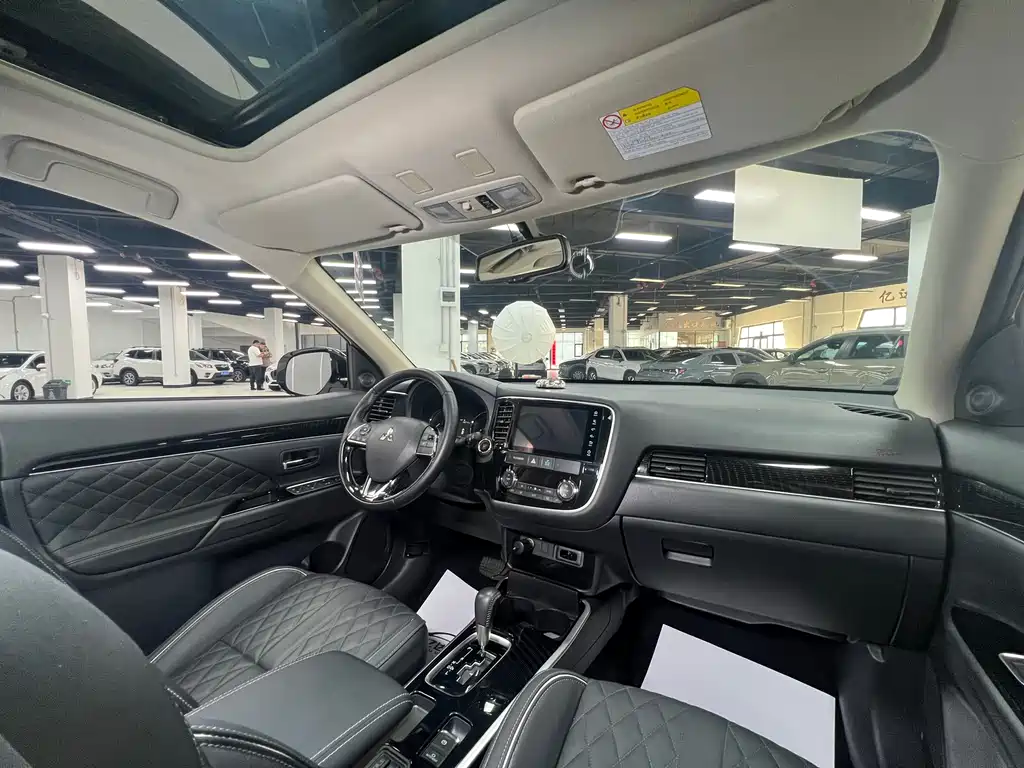 Outlander 2021 2.0L 2WD Enjoy Edition 7 seats купить на сайте DeffCars