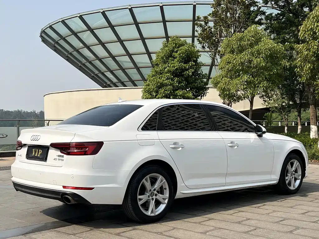Audi A4L 2018 30th Anniversary Model 40 TFSI Enterprising купить на сайте DeffCars