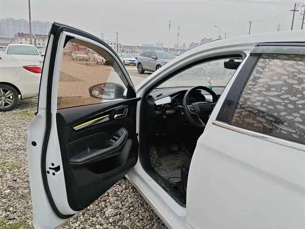 Roewe i5 2021 1.5L CVT Platinum Edition купить на сайте DeffCars