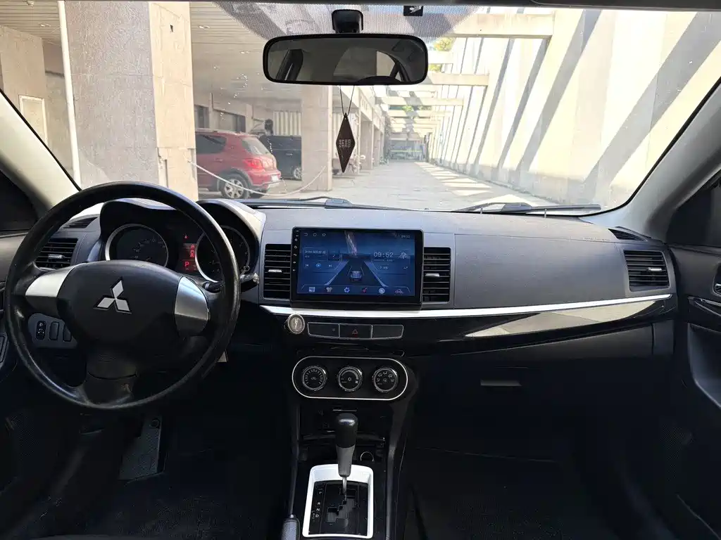 Wingshen 2016 1.8L CVT black and white replica купить на сайте DeffCars