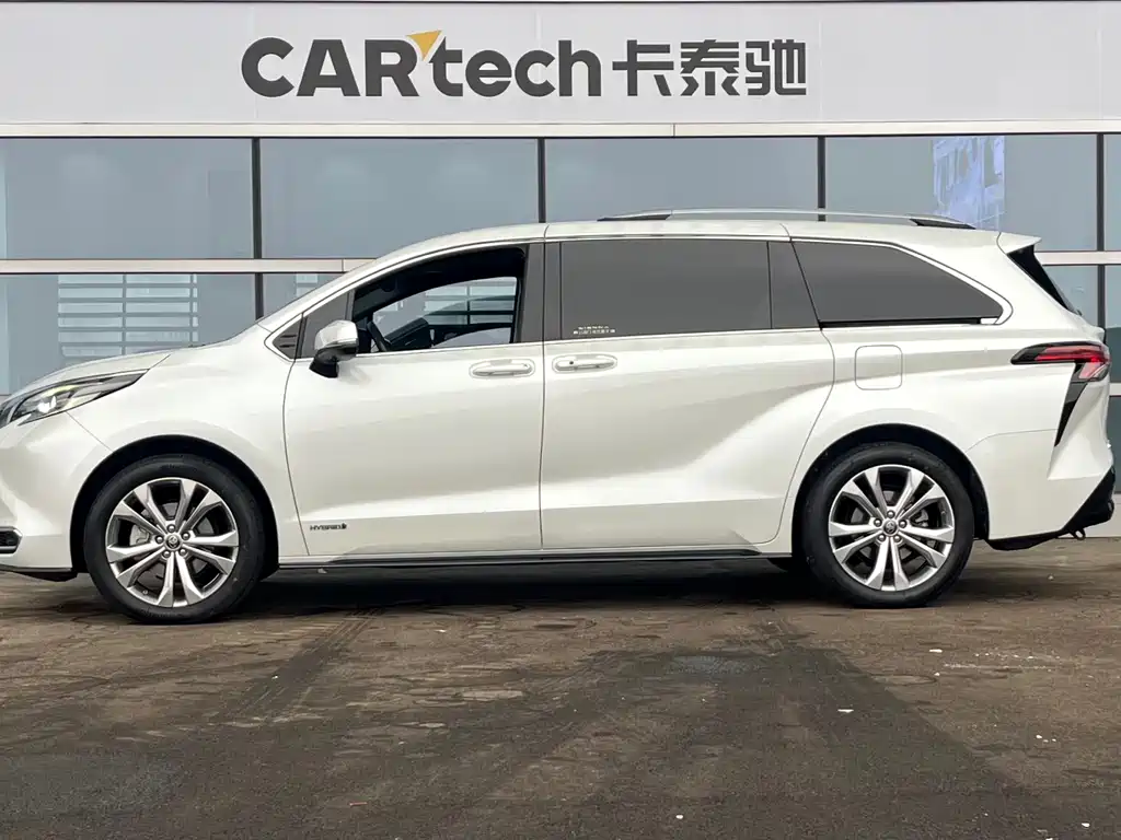 SIENNA 2021 2.5L Hybrid Deluxe Edition купить на сайте DeffCars