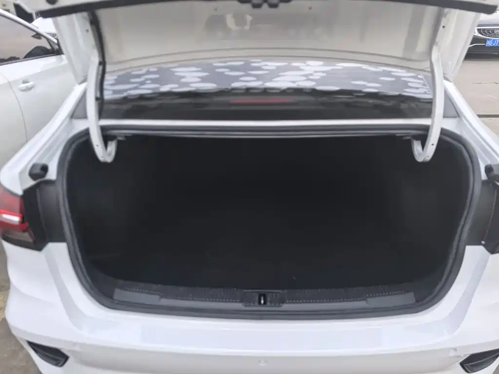 Roewe i5 2021 1.5L CVT Star Edition купить на сайте DeffCars