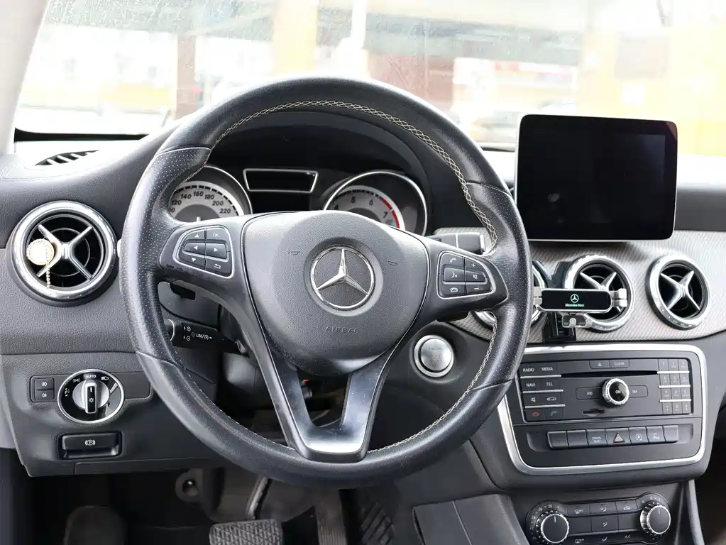 Mercedes-Benz GLA 2016 GLA 200 Dynamic купить на сайте DeffCars